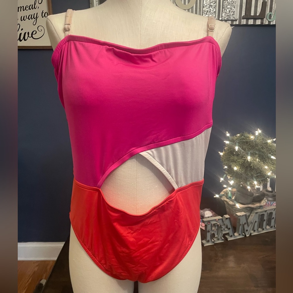 Adorable one piece by Shade & Shore L